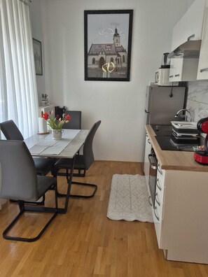 Appartement (One Bedroom apartment) | Cuisine privée | Réfrigérateur