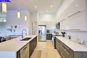 Fridge, microwave, stovetop, dishwasher