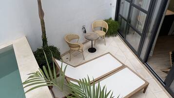 Apartment with Pool | 1 slaapkamer, donzen dekbedden, een kluis op de kamer