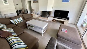 A living room with a sofa, a coffee table, and a TV. - Very attractive holiday home with pool, wonderful terrace and garden (Le Canon)