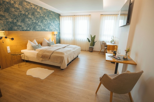 Comfort Double Room | Hypo-allergenic bedding, minibar, in-room safe, desk