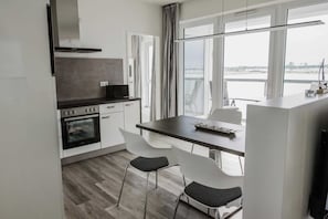 Réfrigérateur, micro-ondes, four, lave-vaisselle