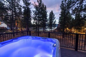 Tina de hidromasaje al aire libre