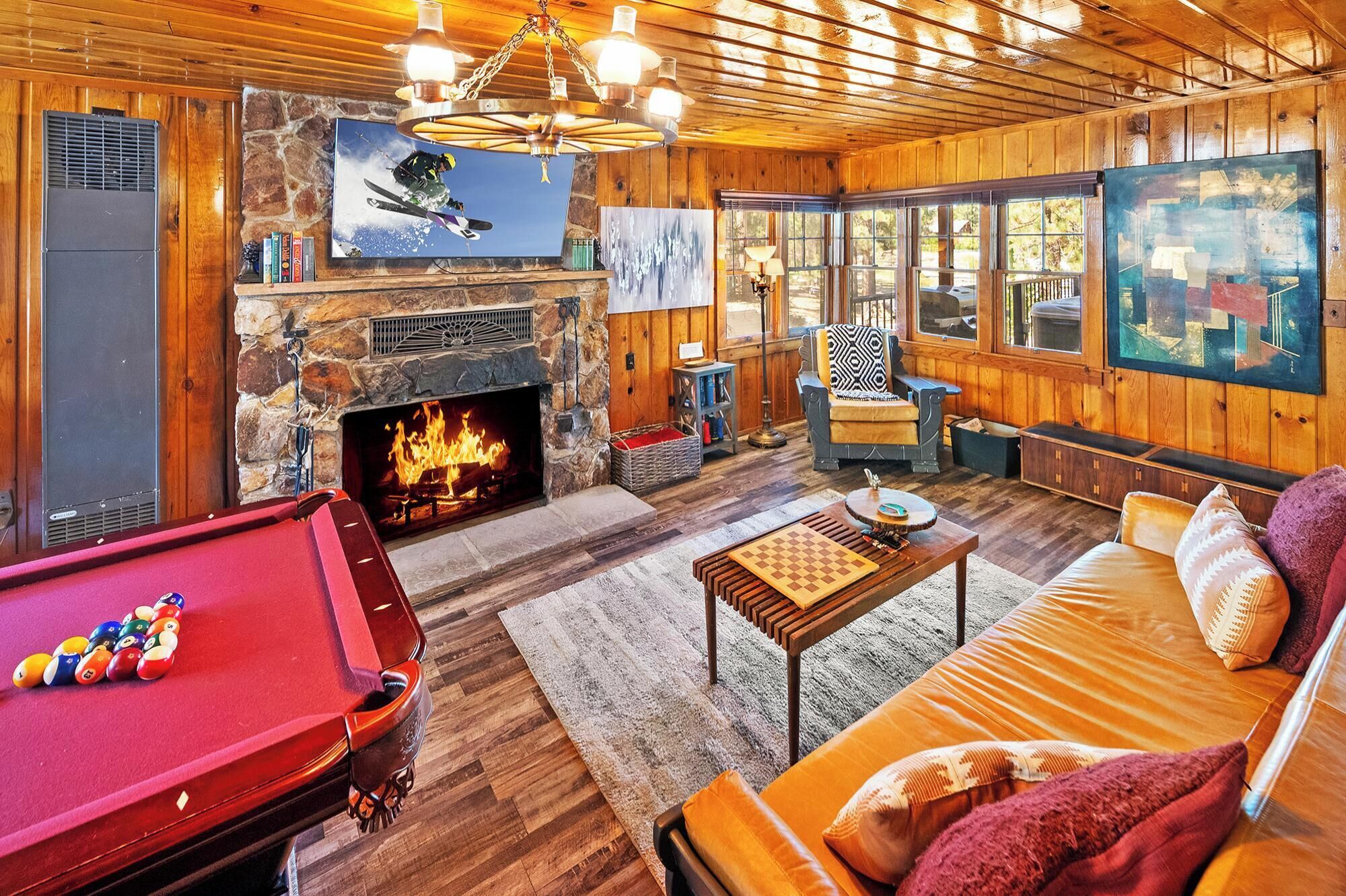 Flat-screen TV, fireplace