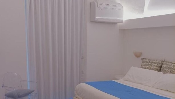 A bedroom with a bed, a chair, a desk, and a window with curtains. - Agora Apartments Casetta Sorrentina (Sorrento)