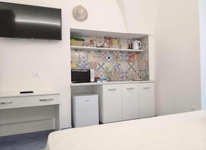 1 bedroom, desk, WiFi, bed sheets