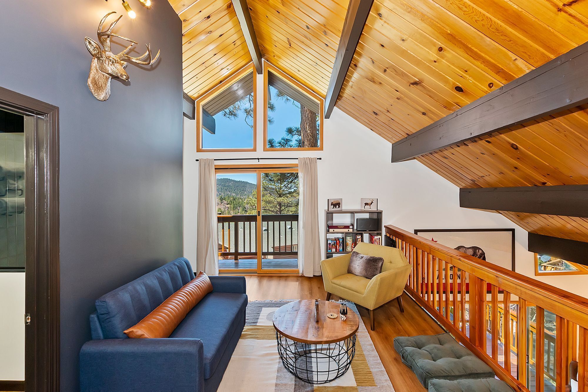Coco's Cabin by Destination Big Bear: Incredible Lake and Ski Slope Views from a Classic Moonridge Chalet!