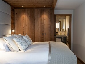 4 bedrooms, free WiFi, bed sheets - 4-bedroom duplex in Méribel, near center and slopes, with concierge services (Méribel)