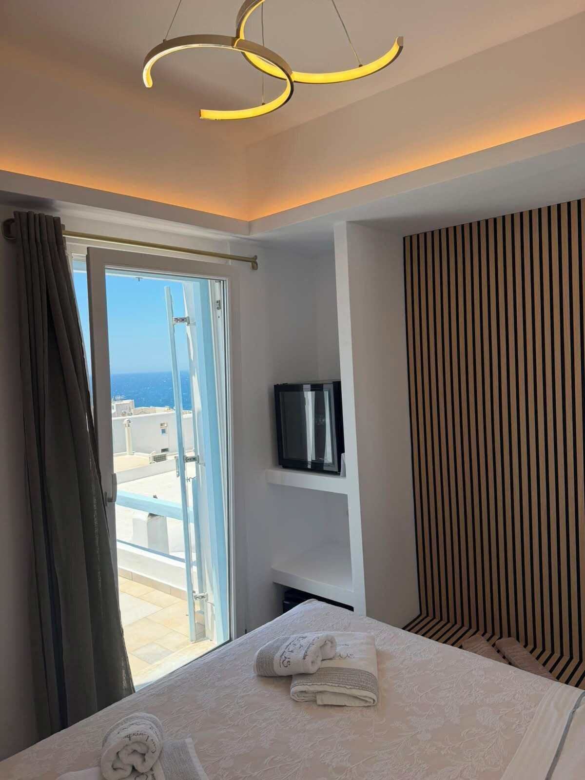 Junior Sea View | In-room safe, soundproofing, iron/ironing board, free WiFi