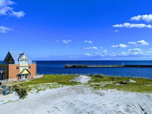 Unclassified image, 3 of 20, button