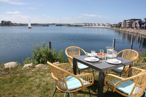 تناول الطعام بالخارج