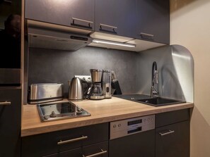 Frigorifero, microonde, forno, lavastoviglie