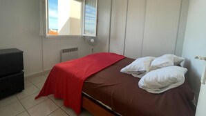Unclassified image, 5 of 19, button - 2-room apartment with balcony, parking, steps away from the beach (Saint-Cyprien)
