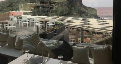 Holiday Home "Ziloto" with Sea View, Terrace & Wi-Fi