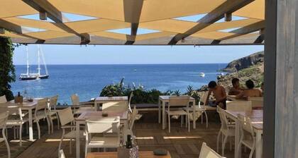 Holiday Home "Ziloto" with Sea View, Terrace & Wi-Fi