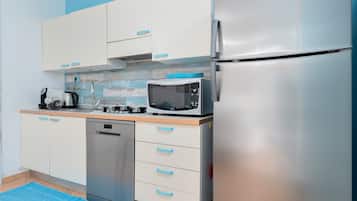 Kühlschrank, Mikrowelle, Herdplatte, Geschirrspüler