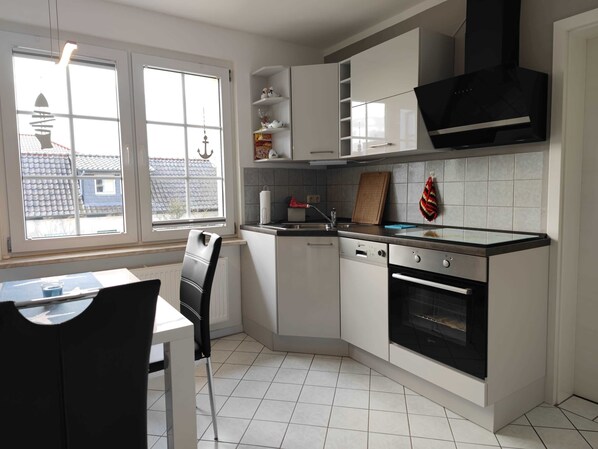 Køleskab, mikrobølgeovn, ovn, opvaskemaskine