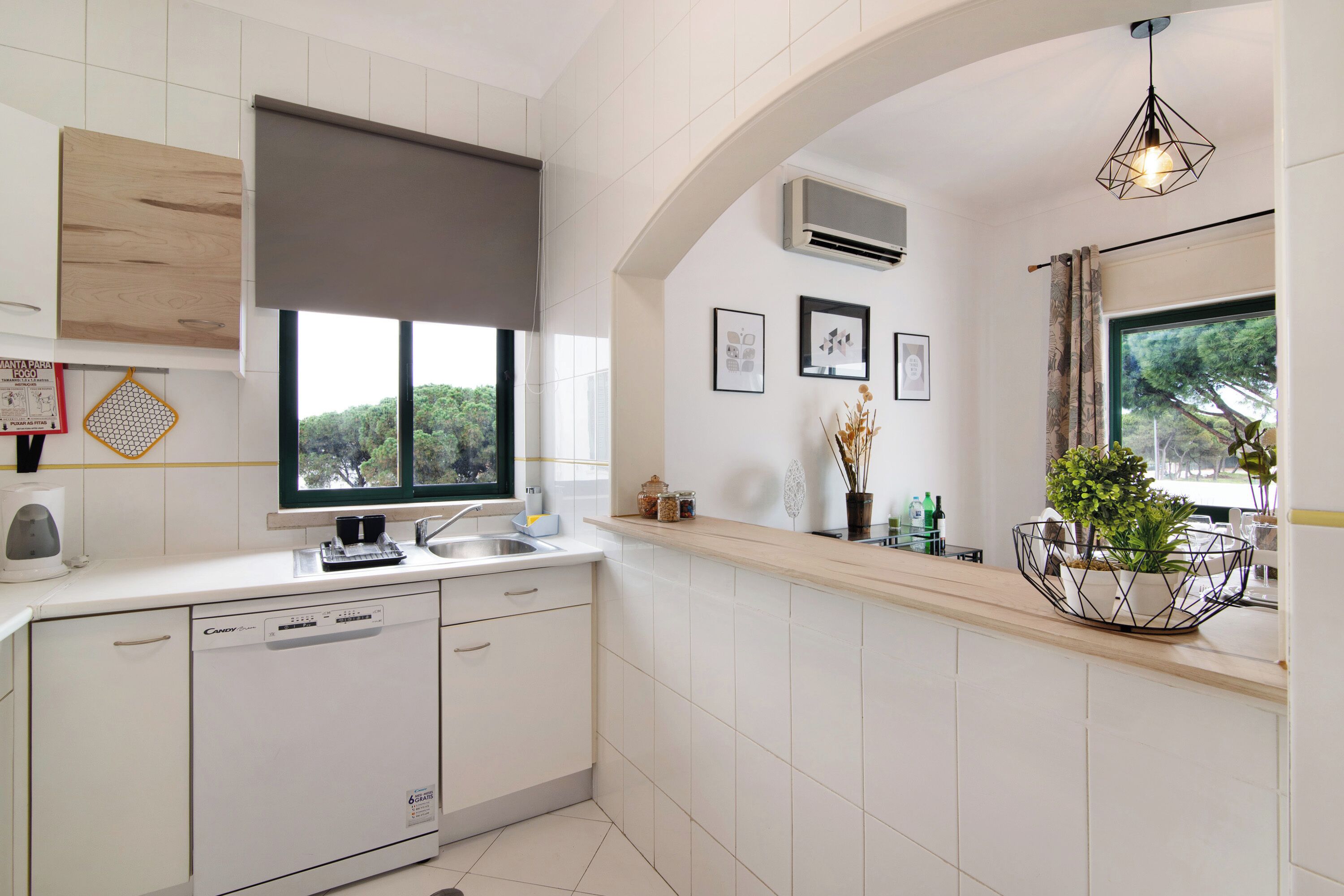 Kühlschrank, Mikrowelle, Herdplatte, Geschirrspüler