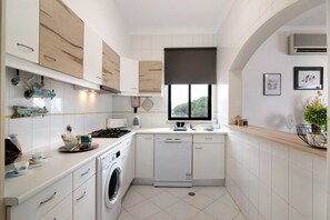 Refrigerador, microondas, parrilla de estufa y lavavajillas 