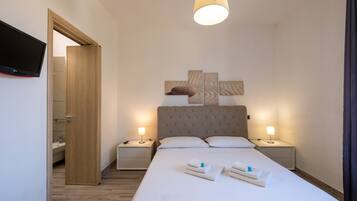 6 bedrooms, iron/ironing board, free WiFi, bed sheets