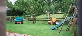 Encantadora casa rural: 15 plazas, jardín amplio, terraza y actividades en Alpes mancelles