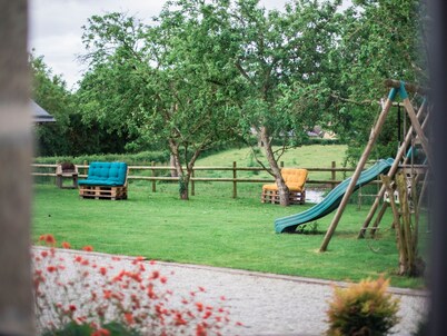 Renovated Countryside Longère: 15 Guests, Gardens, Close to Outdoor Activities