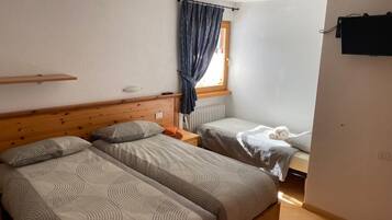 1 bedroom, free WiFi, bed sheets