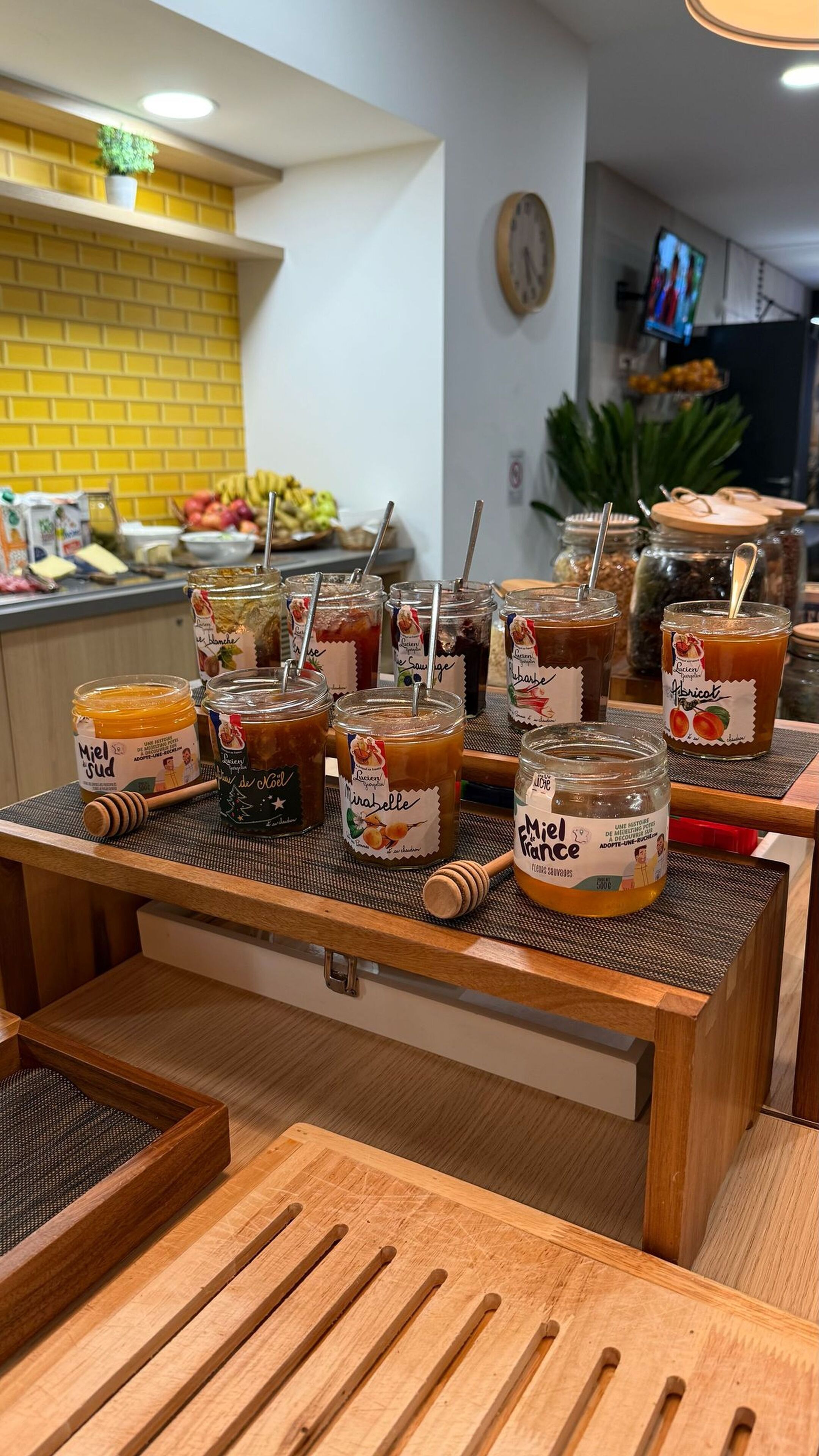 Daily buffet breakfast (EUR 18 per person)