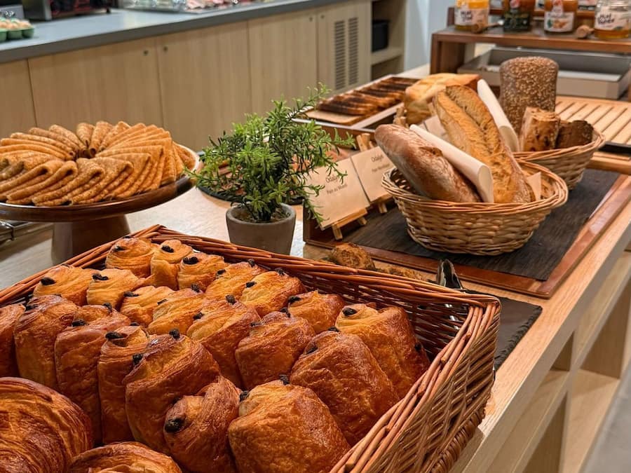 Daily buffet breakfast (EUR 18 per person)