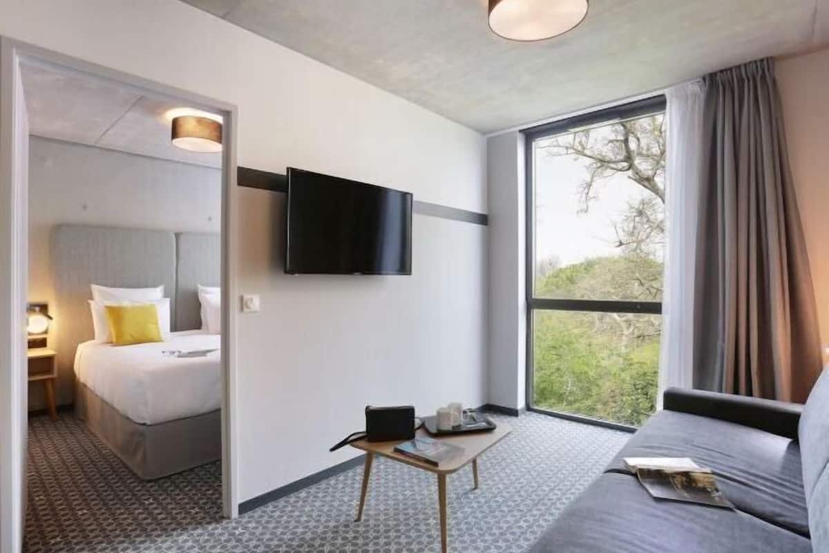 1 bedroom, in-room safe, soundproofing, travel crib