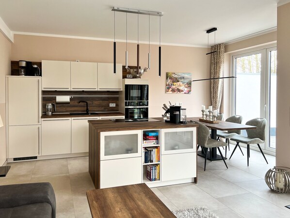 Køleskab, mikrobølgeovn, ovn, opvaskemaskine