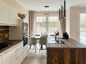 Kühlschrank, Mikrowelle, Ofen, Geschirrspüler