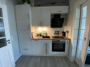 Køleskab, mikrobølgeovn, ovn, opvaskemaskine