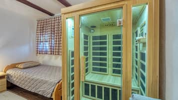 Family House, Multiple Bedrooms, Mountainside (Merry's Spa & Relax House) | 3 bedrooms, free WiFi, bed sheets