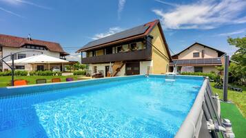 Sesongbasert utendørsbasseng