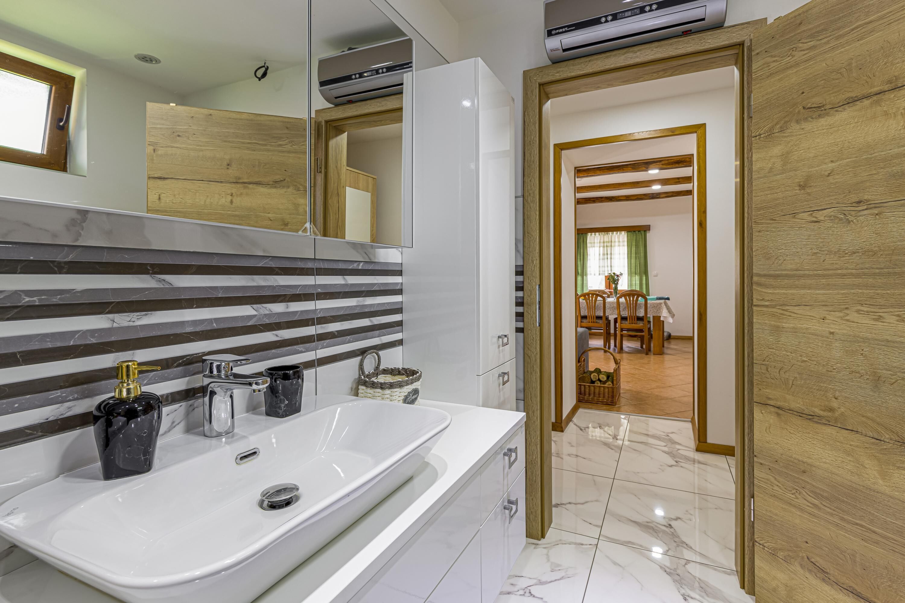 Merry's Relax House With Pool