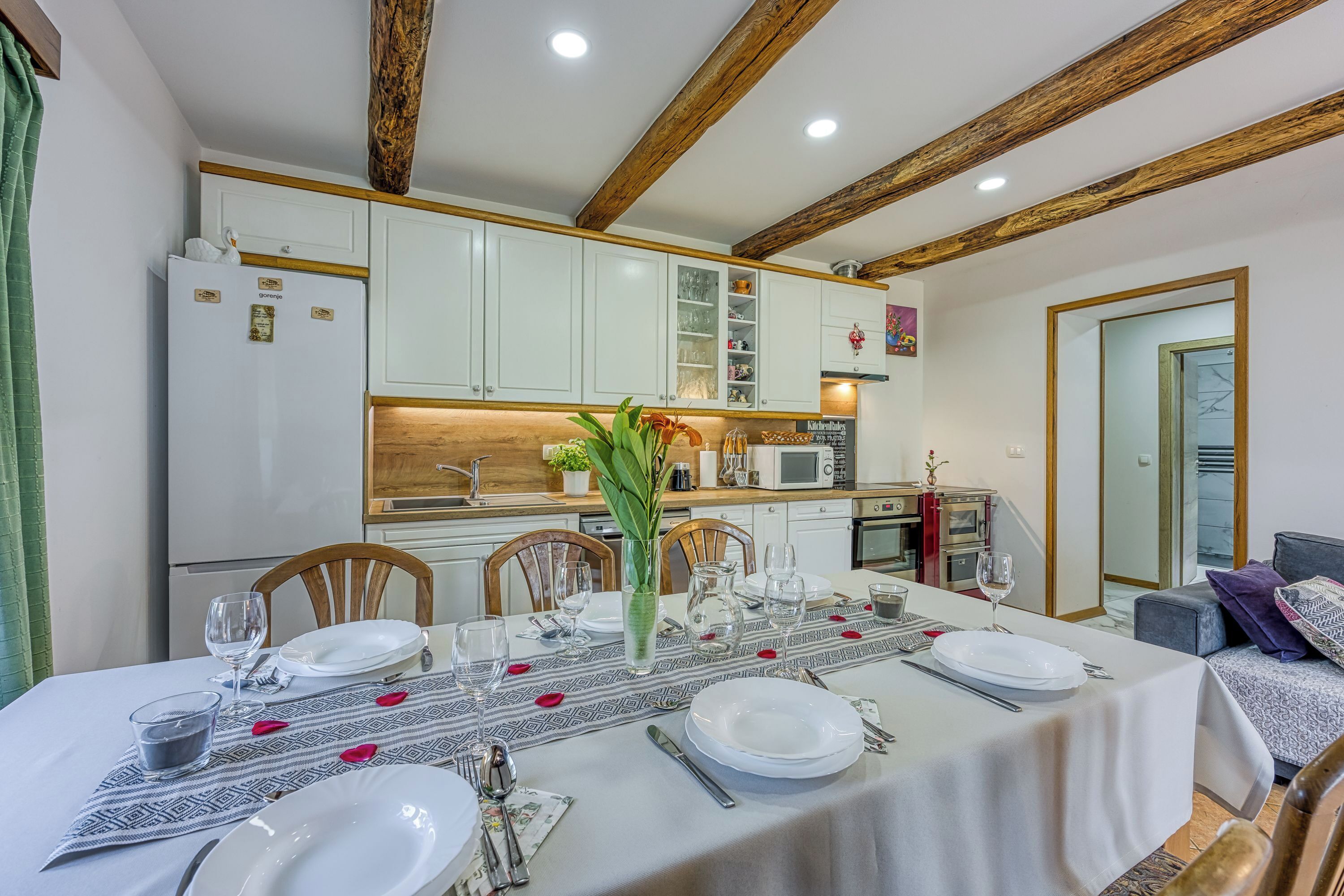 Family House, Multiple Bedrooms, Mountainside (Merry's Spa & Relax House) | Dining
