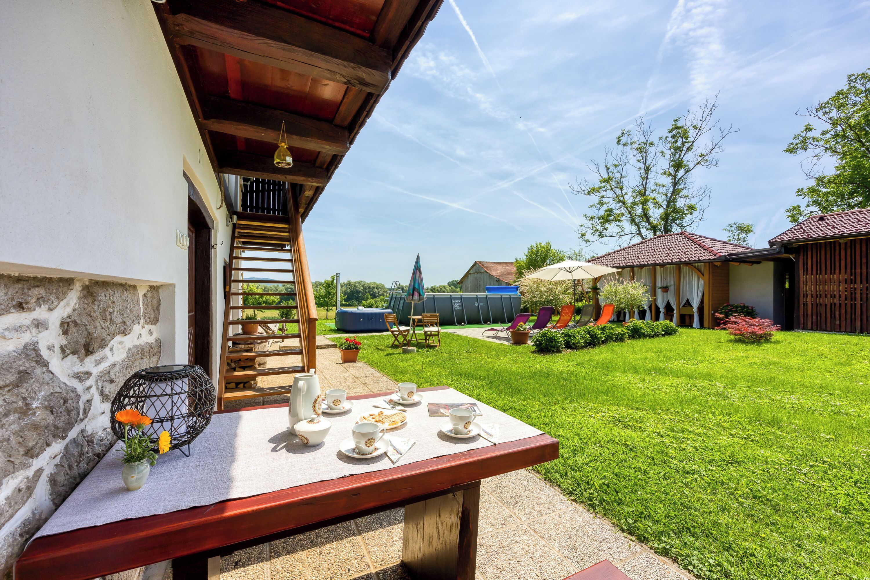 Familienhaus, Mehrere Schlafzimmer, Bergseite (Merry's Spa & Relax House) | Speisen im Freien
