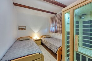 Family House, Multiple Bedrooms, Mountainside (Merry's Spa & Relax House) | 3 bedrooms, free WiFi, bed sheets - Merry's Spa & Relax House (Črnomelj)