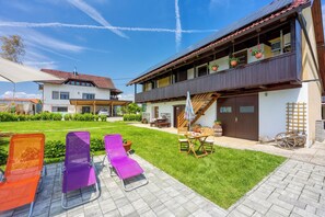 Family House, Multiple Bedrooms, Mountainside (Merry's Spa & Relax House) | Outdoor dining