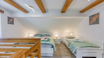 Familienhaus, Mehrere Schlafzimmer, Bergseite (Merry's Spa & Relax House) | 3 Schlafzimmer, kostenloses WLAN, Bettwäsche