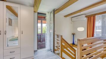 Family House, 3 Bedrooms, Microwave, Mountainside (Merry's House w/ Pool & Sauna) | Interior
