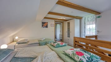 Family House, Multiple Bedrooms, Mountainside (Merry's Spa & Relax House) | 3 bedrooms, free WiFi, bed sheets