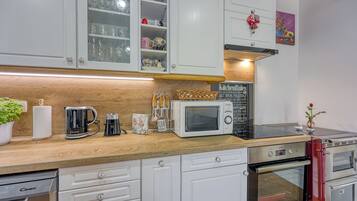Family House, Multiple Bedrooms, Mountainside (Merry's Spa & Relax House) | Private kitchen | Fridge, microwave, oven, stovetop