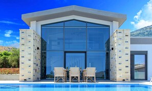 Outdoor dining - Moonlight Villa Heated Pool (Georgioupoli)