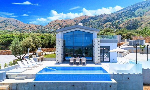 Outdoor pool, a heated pool - Moonlight Villa Heated Pool (Georgioupoli)