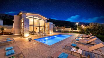 Piscine extérieure, piscine chauffée