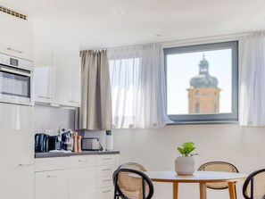 One-Bedroom Suite XL | Private kitchen | Fridge, espresso maker, coffee/tea maker, electric kettle - Limehome Aalen Reichsstädter Str. (Aalen)