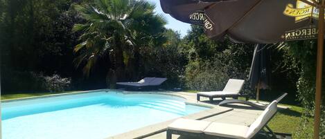 حمّام سباحة خارجي