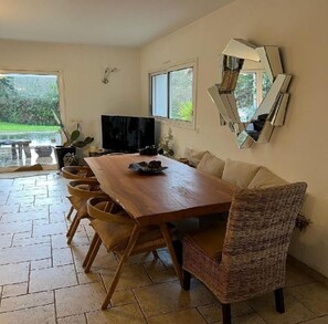 Dining - EXCEPTIONAL IN THE COUNTRYSIDE 15mn from BIARRITZ (Saint Pierre d'Irube)